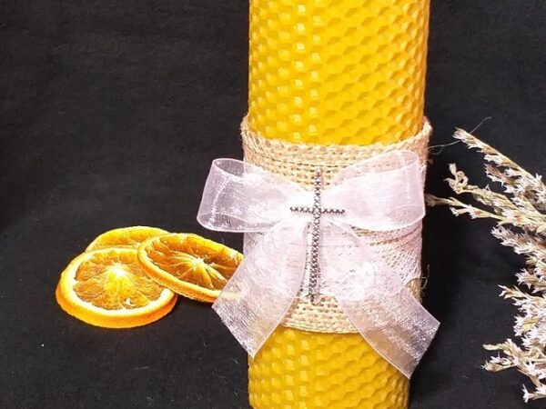 Vela redonda de cera decorada